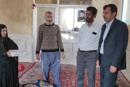دیدار مسئول بسیج اساتید دانشگاه آزاد سمیرم با خانواده شهید عزت‌اله امیری از روستای رودآباد