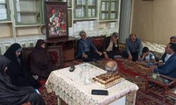دیدار محمد باقری مسئول و اعضا بسیج اساتید استان اصفهان  با خانواده «شهید خلیلیان» + تصویر