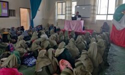 جلسه تببین «دلایل رعایت حجاب به زبان ساده» برای دانش آموزان مدرسه شهید فخّار کاشان