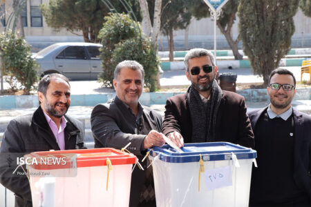 صبح انتخاباتی دانشگاه آزاداسلامی اصفهان در گلزار شهدای گمنام