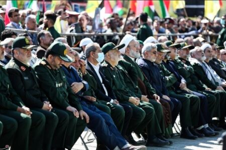حضور سران لشکری و کشوری در تشییع باشکوه پیکر سردار شهید زاهدی در اصفهان