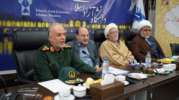 خدمت‌رسانی به مردم، عمق استراتژیک، اعتماد عمومی و امیدآفرینی می‌آورد